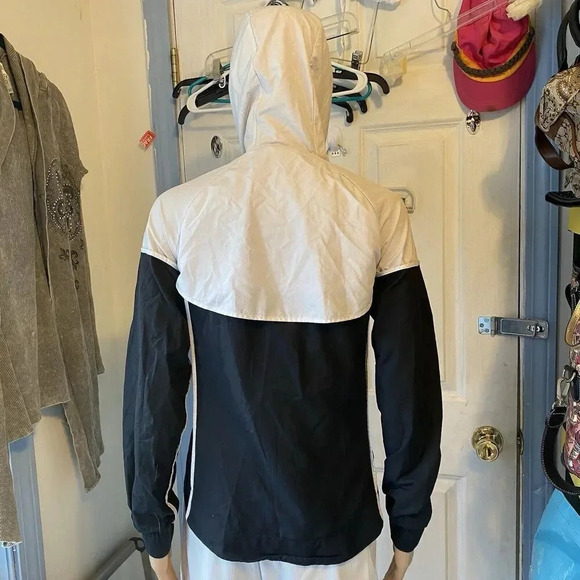 NIKE Womens XS Windrunner FullZip Jacket Hooded White Black Lightweight Pocket - Picture 5 of 10